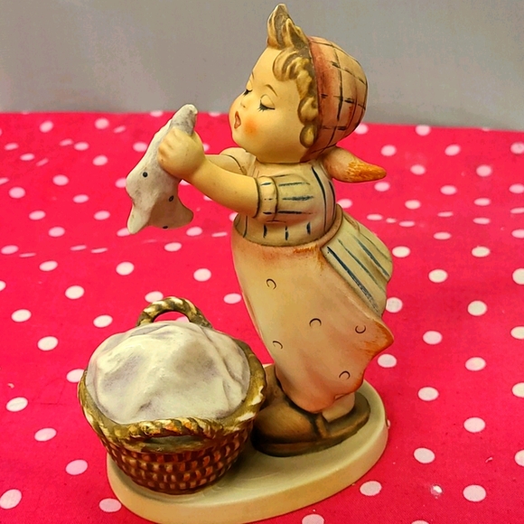 Vintage Hummel Goebel Figure #321 1987 Wash Day Gi